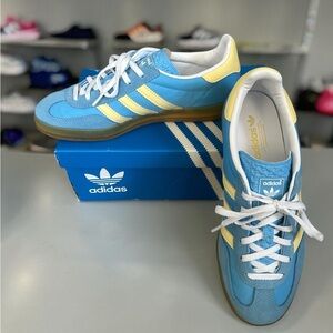 Adidas Gazelle Women’s Blue/Yellow Stripes Sz 7